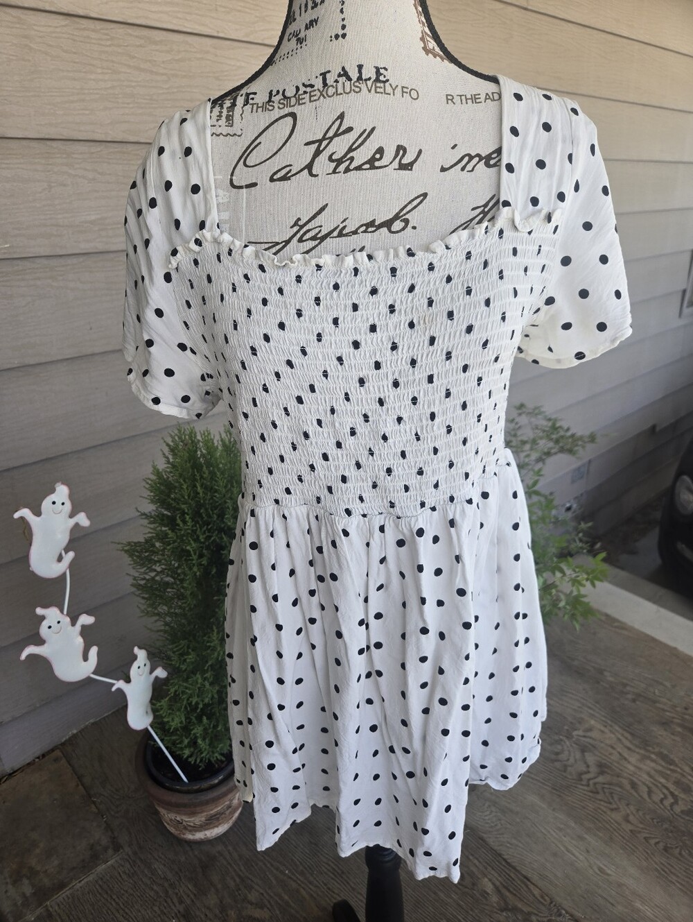 Torrid Smocked Bodice Top . White With Black Polka Dots Size 2xl